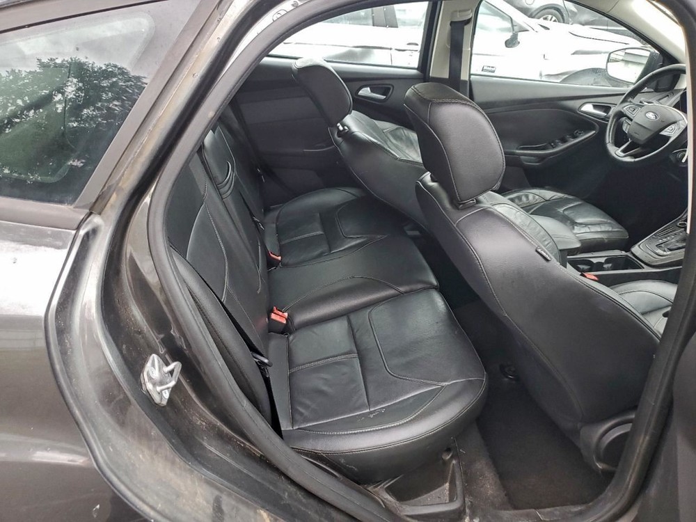 FOCUS 2016 Glove Box 4952436