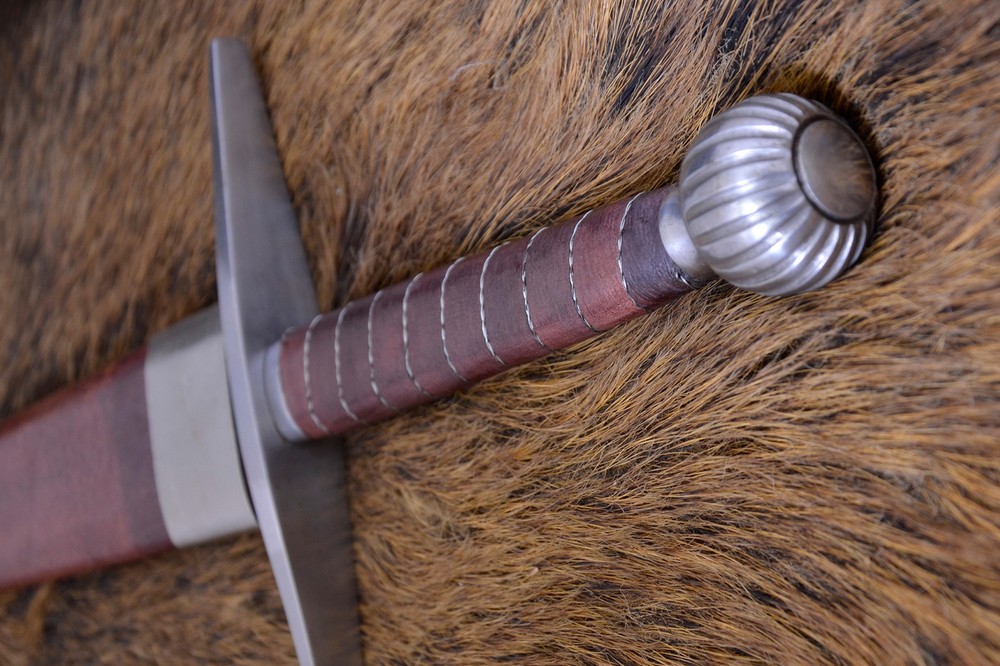 Long sword with sheath, regular version