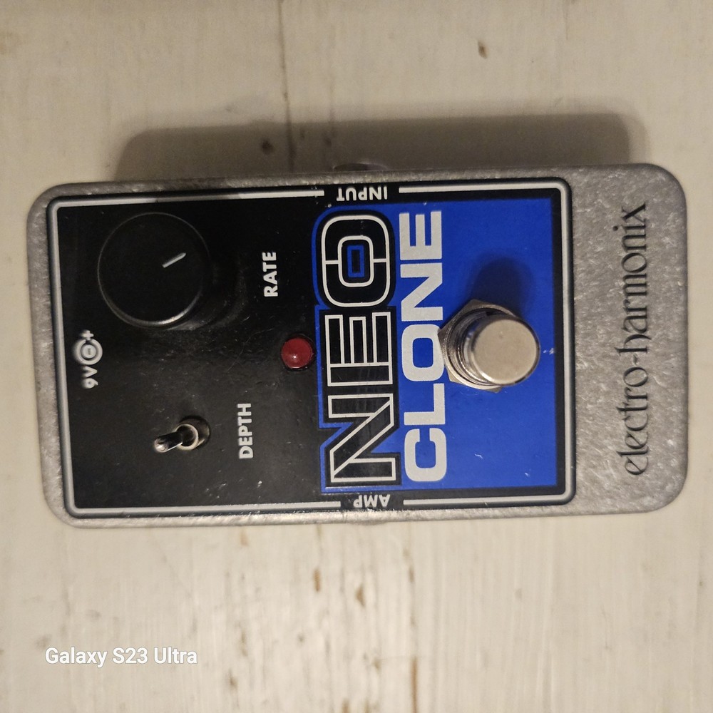 Electro Harmonix Neo Clone Chorus Pedal Ship World Wide