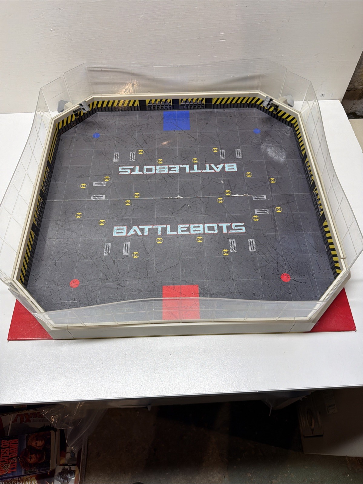 Hexbug Battlebots Arena with 6 bots, 6 remotes - Untested