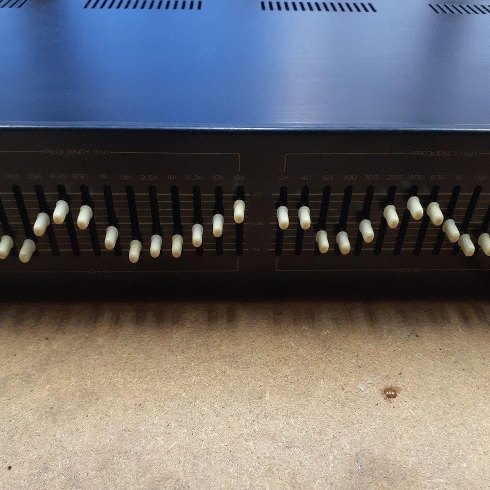 Roland SEQ-315 Graphic Equalizer