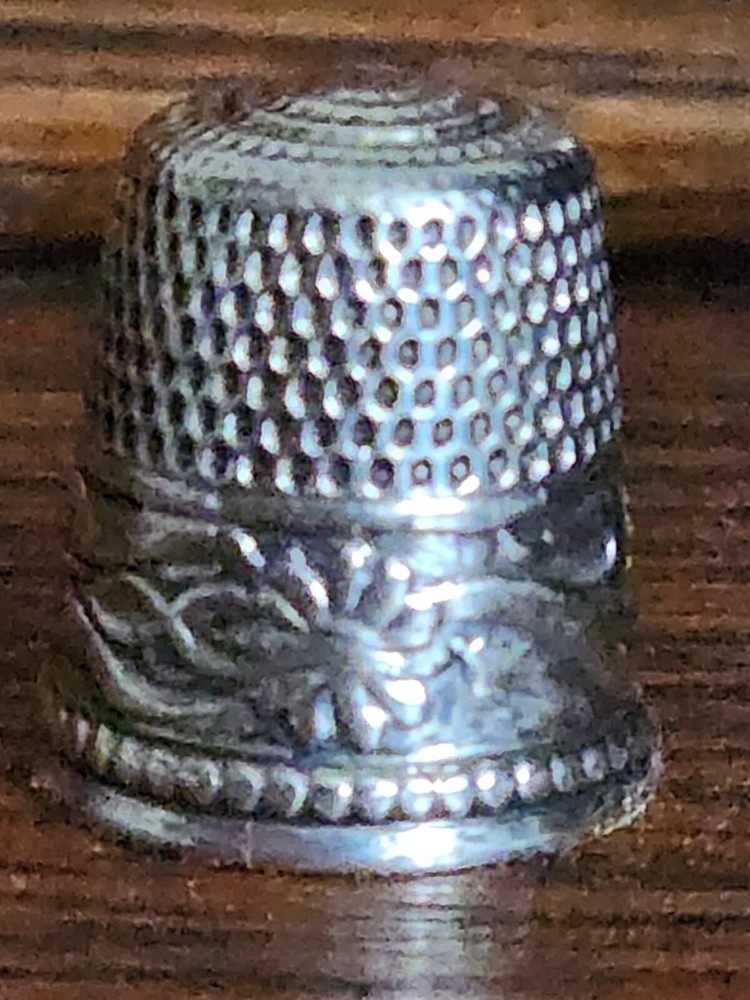 ANTIQUE STERLING SILVER FLORAL THIMBLE