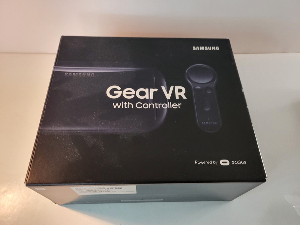 Samsung Gear VR Headset with Remote Controller SM-R324  Oculus Original Box