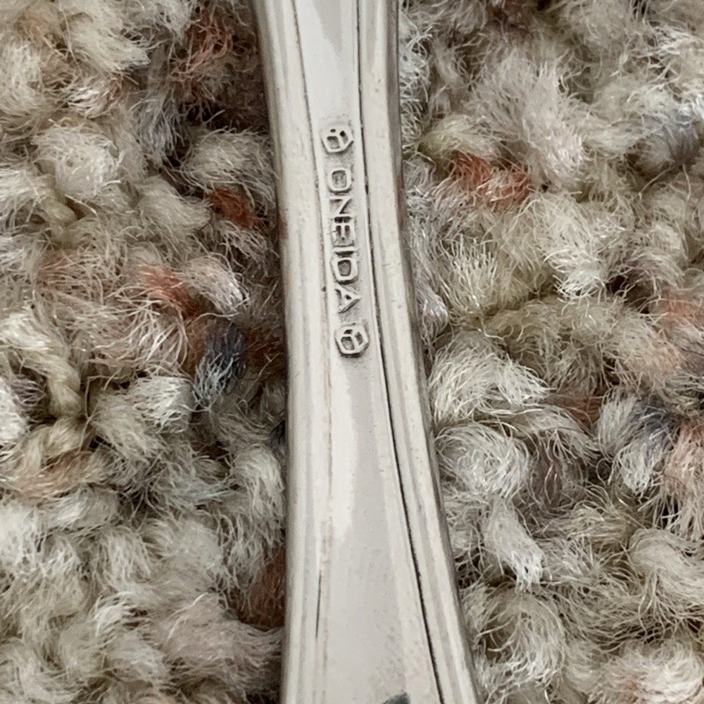 Oneida FREDERICK II 8.5 Serving Spoon Stainless Heirloom Cube Glossy Silverware