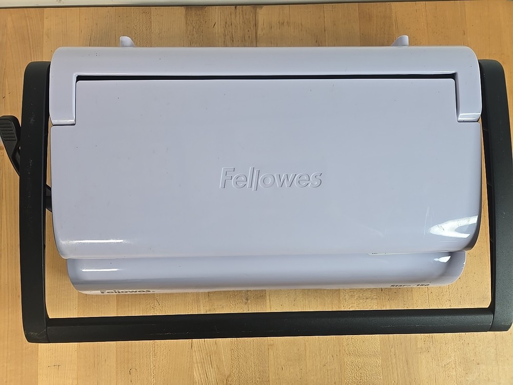 Fellowes Star 150 Manual Comb Binding Machine CRC50065 White W/ 1/2 Binding Comb
