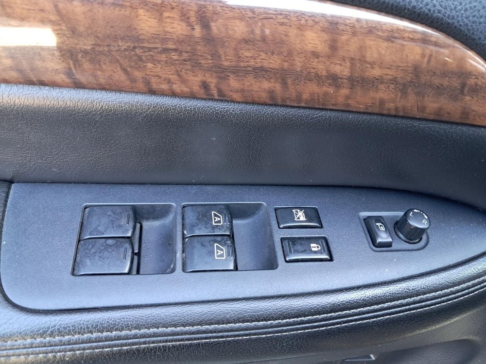 ARMADA 2010 Glove Box 4863353