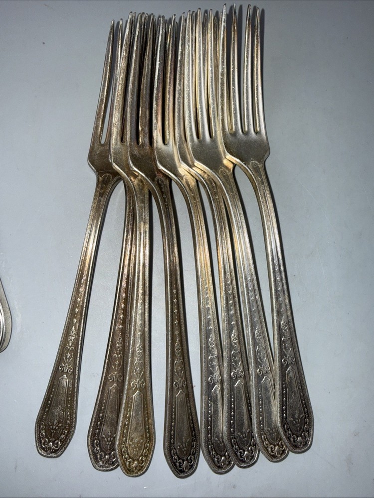 Oneida Community Plate Hampton Court 19 pc Silverplate Flatware Set