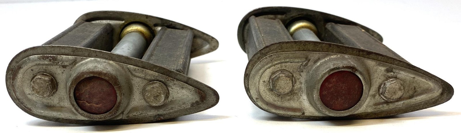 antique Magna TEARDROP streamline bicycle PEDALS Round reflectors