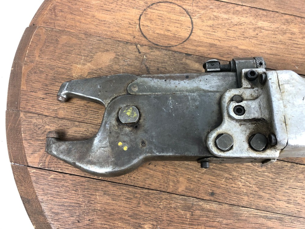 CHICAGO PNEUMATIC MODEL CP 251 PNEUMATIC COMPRESSION RIVETER RIVET SQUEEZER