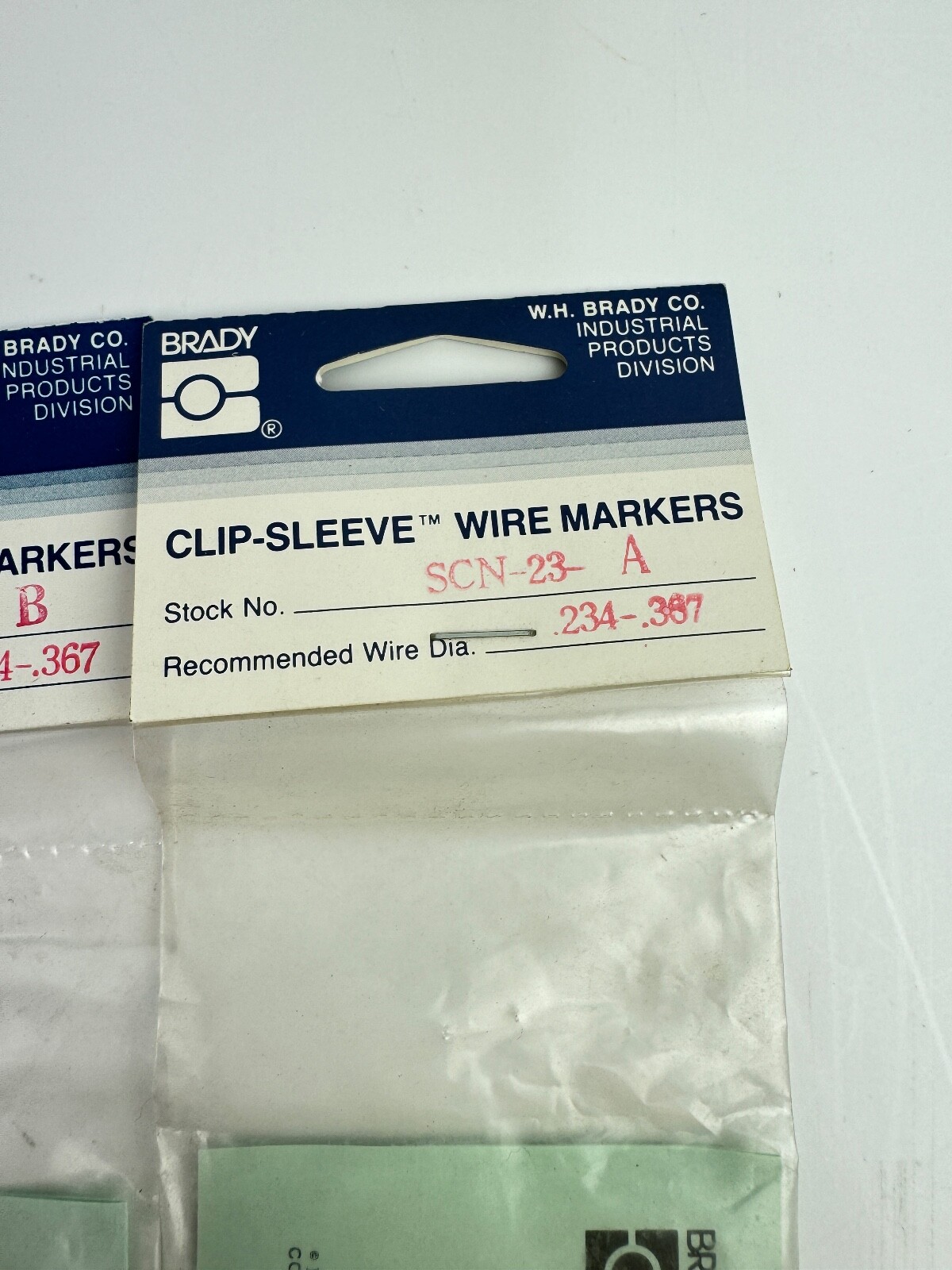 BRADY SCN-23 ASSORTED CLIP-SLEEVE WIRE MARKERS *LOT OF 4 BAGS*