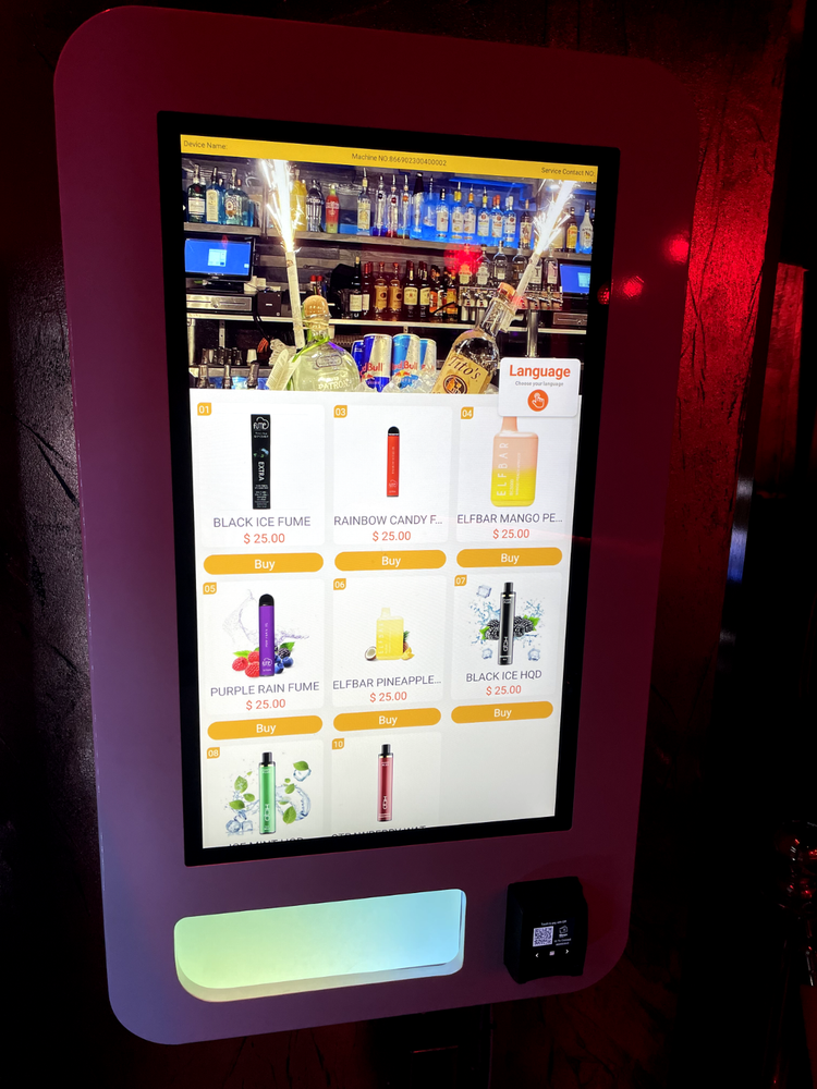 Wall mounted Vending Machine with touchscreen - Pre-used