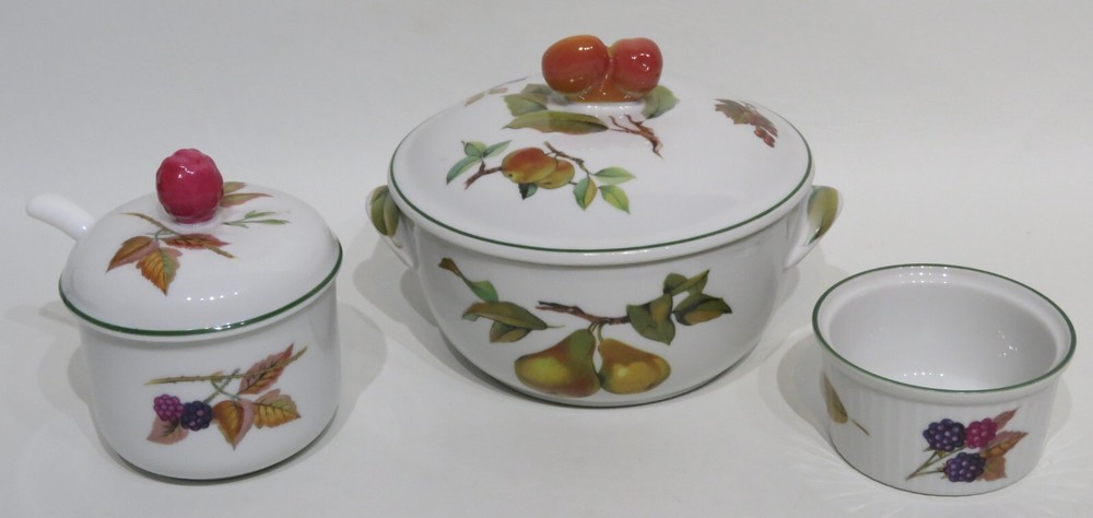 Royal Worcester "Evesham Vale" Pint Covered Casserole, Ramekin, Covered Jam