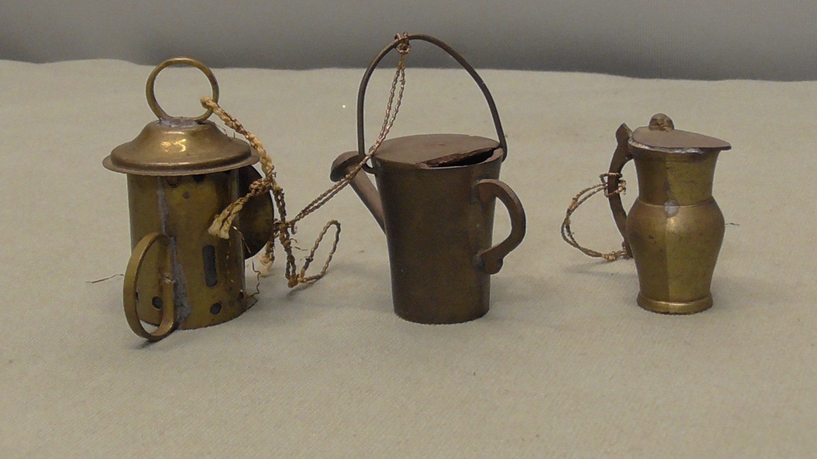 VINTAGE / ANTIQUE MINIATURE BRASS LAMP watering can and pitcher