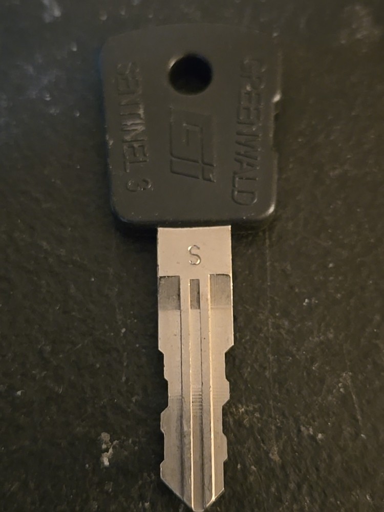 GREENWALD SENTINEL 3 KEY CODED S7241 (3D4)
