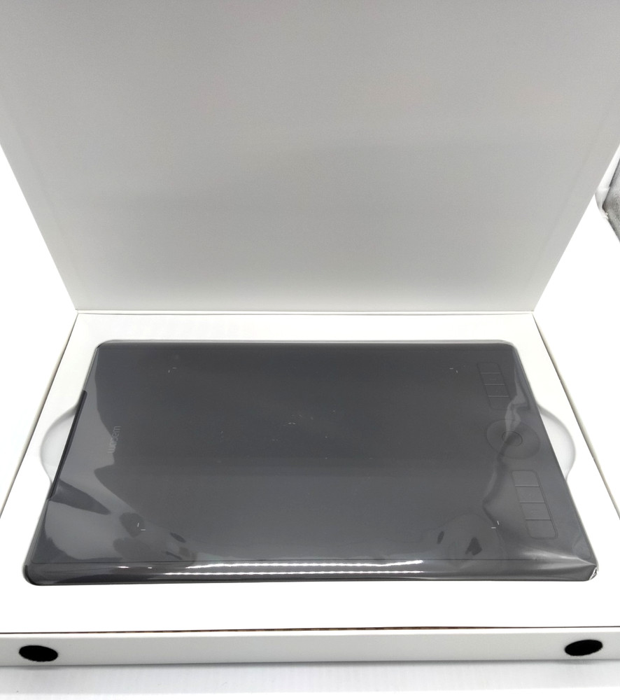 Wacom PTH660 Intuos Pro Medium Creative Pen Touch Tablet open box