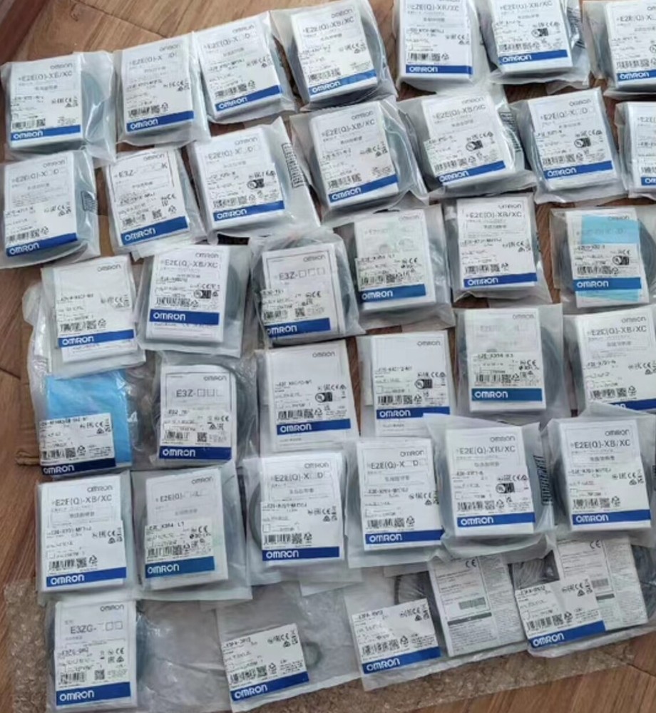 1pcs OMRON E3T-FL23 photoelectric sensor