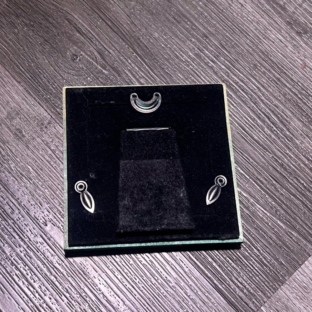 Source Unknown Green and Silver Picture Frame