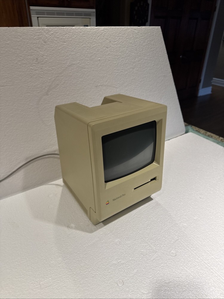 Vintage Apple Macintosh Plus  M0001A