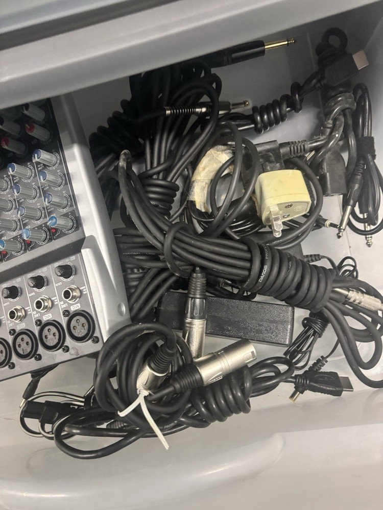 Behringer XENYX Q1202USB.