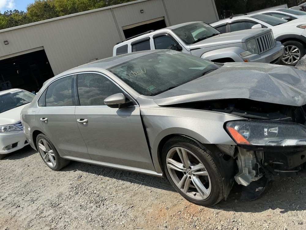 PASSAT 2012 Glove Box 5022168
