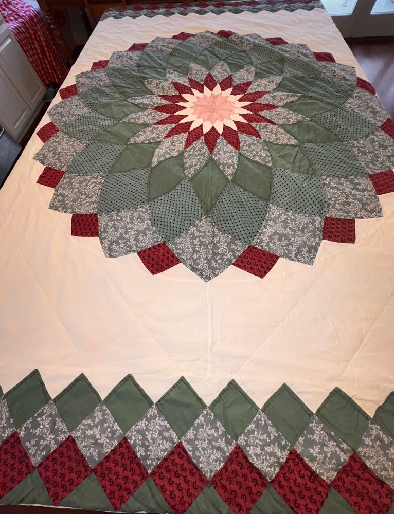 VTG Patchwork Quilt, 86” x 96”Chrysanthemum Pattern Machine Hand Stitched USA