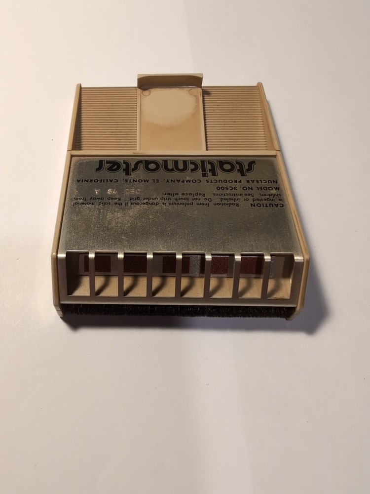 Vintage Staticmaster Static Elimination Brush - 3C500. (Dec. 1979)