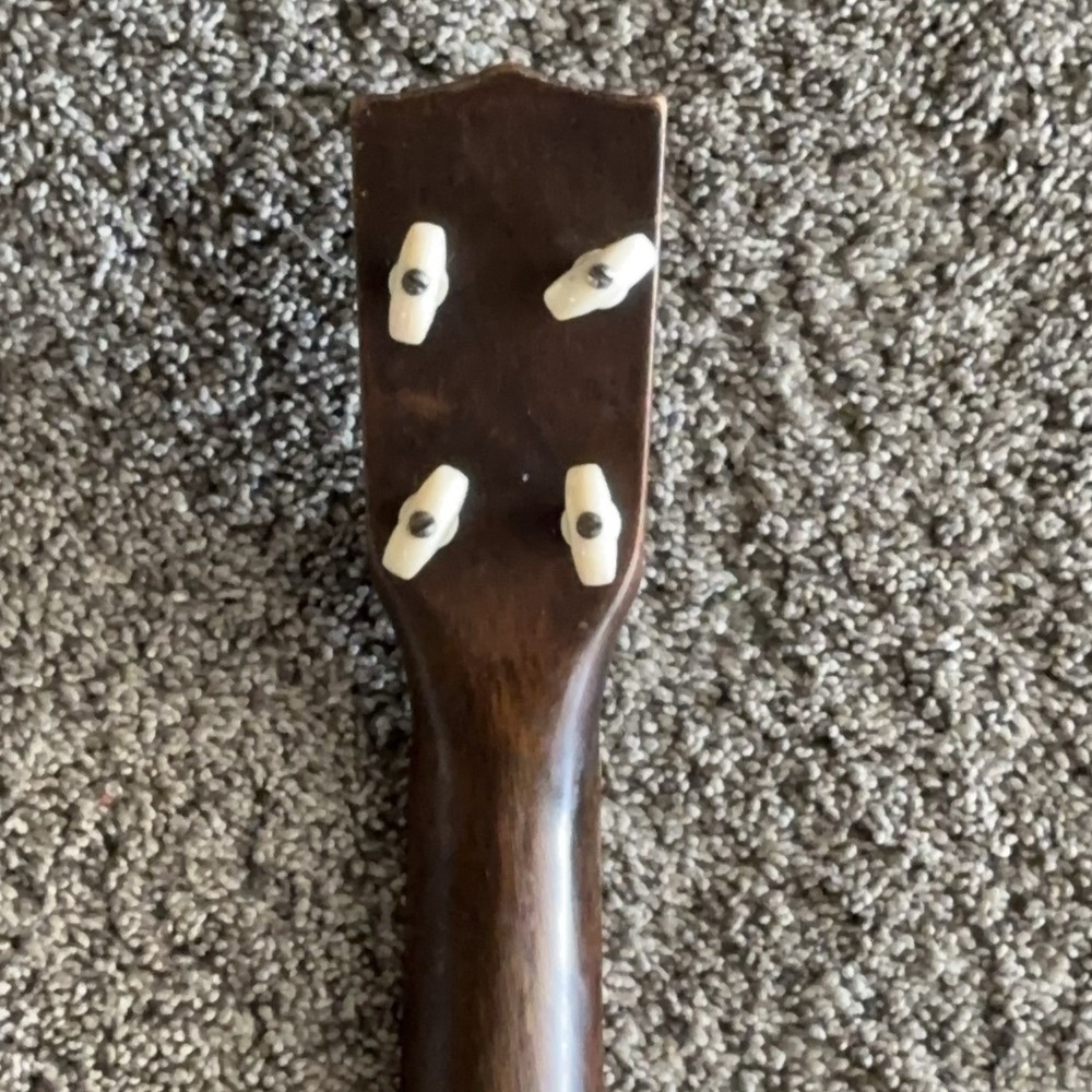 Favilla B-2 Baritone Ukulele