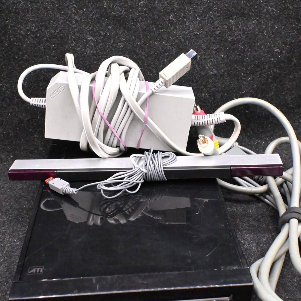 NINTENDO WII BLACK CONSOLE RVL-101 BUNDLE W/ CONTROLLER NUNCHUK SENSOR & CABLES