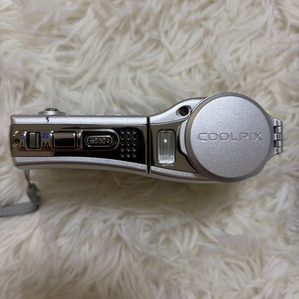 Nikon COOLPIX S10 VR Compact Digital Camera Excellent Condition