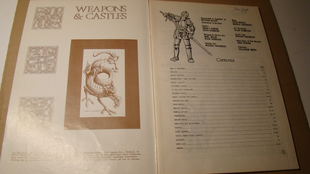 PALLADIUM BOOK - WEAPONS & CASTLES *SOLID COPY* DUNGEONS DRAGONS 1982