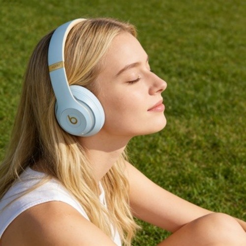 Beatsed Studio3 Ice Blue Wireless Over-Ear Headphones with Bluetooth Connectivit