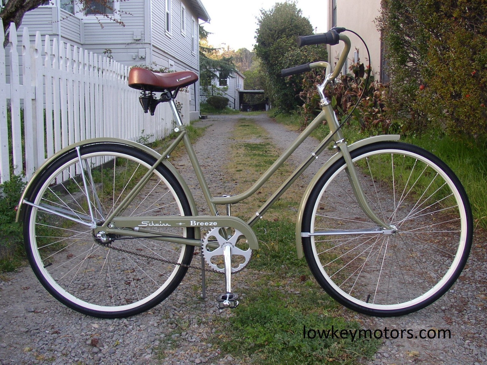 NEW SCHWINN HARDWARE KIT screws nuts frame chainguard fender fork rack DX B6