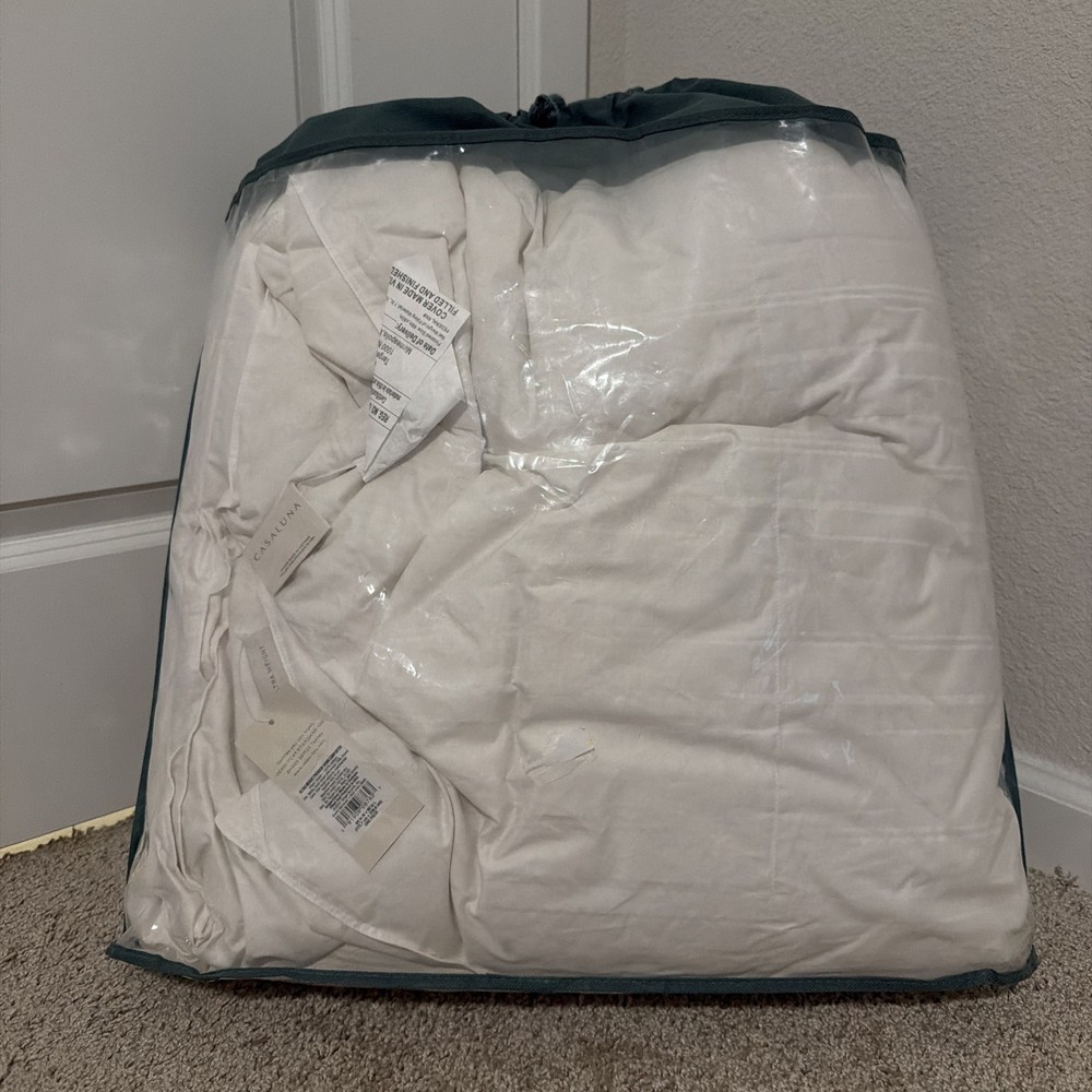 Twin Ultra Weight Premium Down Comforter - Casaluna