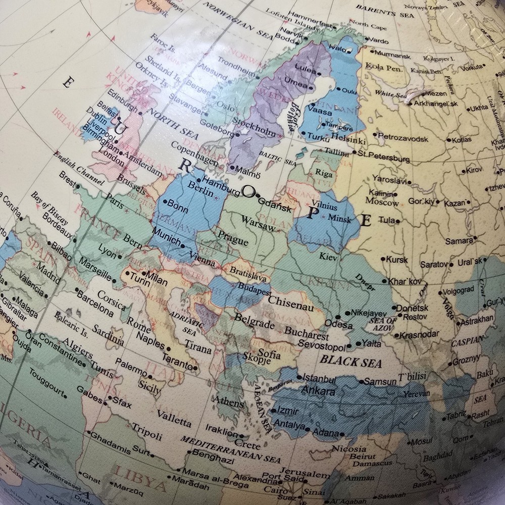 Fucashun Illuminated World 8" Light Up Globe