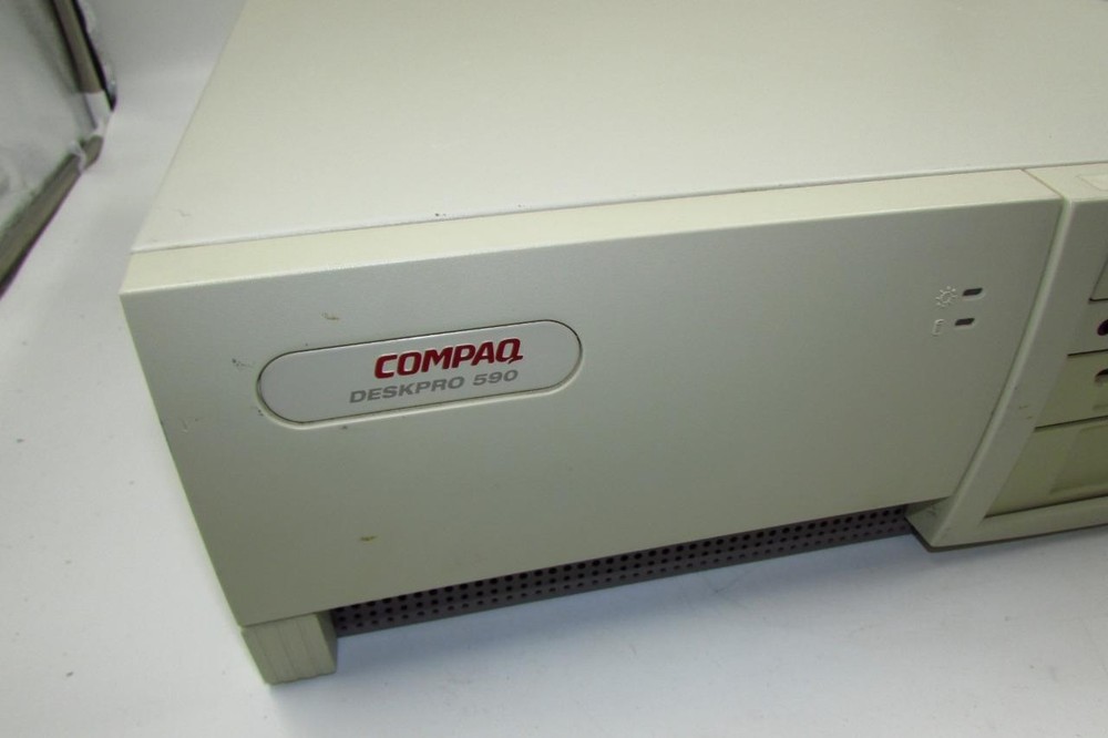 Vintage Compaq Deskpro 590 Computer PC Desktop