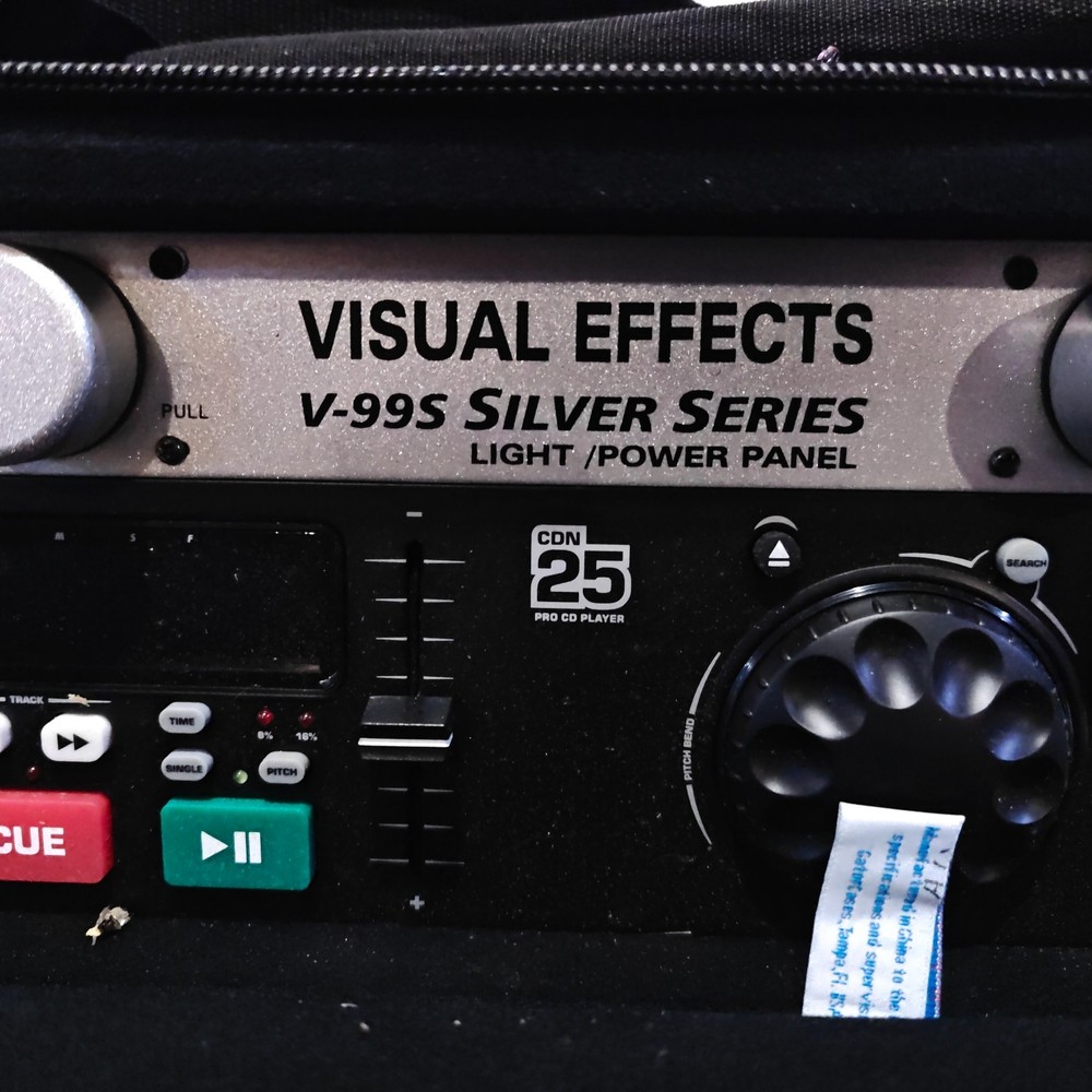 Numark CDN-25 Pro CD Player + Visual Effects V-99S in Gator Case Bundle