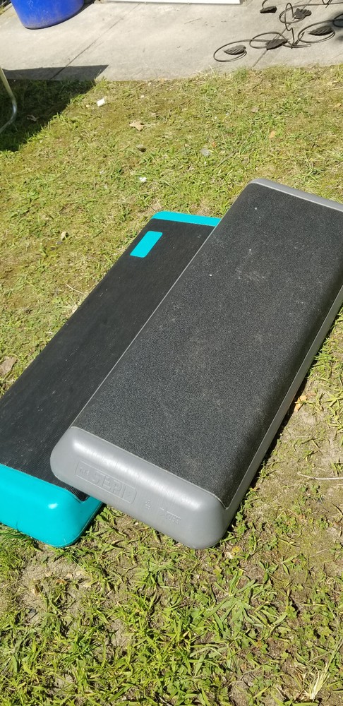 2 THE STEP LARGE EXCERCISE STEPS AEROBIC WORKOUT STEPPER RISER