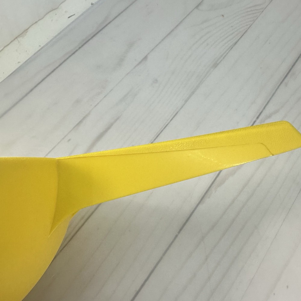 Tupperware Yellow 1 Quart Small Colander Strainer Double Pour Spout #1200-9