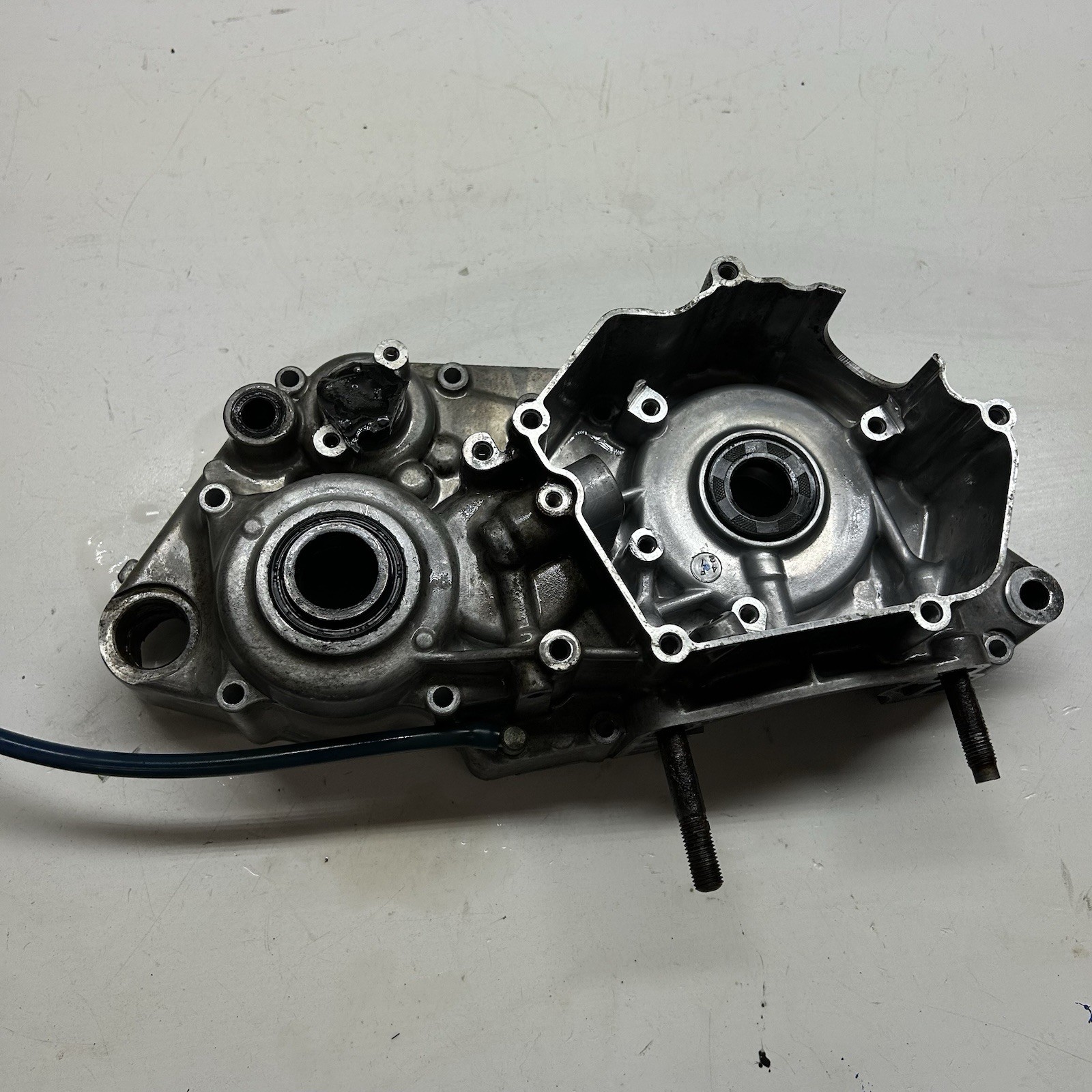 11 - 26 YAMAHA YZ 250 X 2 STROKE LEFT SIDE CRANK CASE BOTTOM END