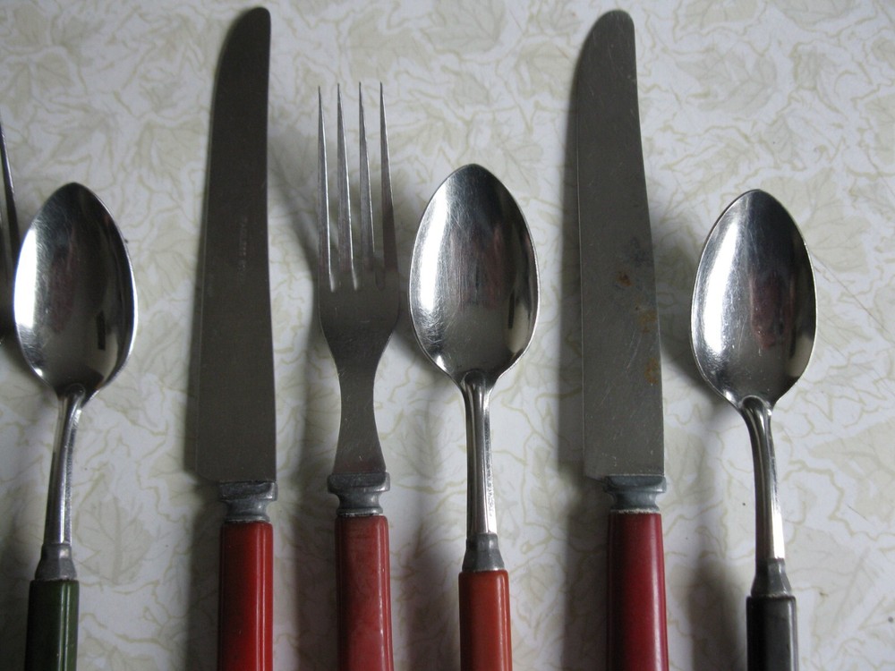 MIXED LOT BAKELITE FLATWARE 20PCS. STAINLESS
