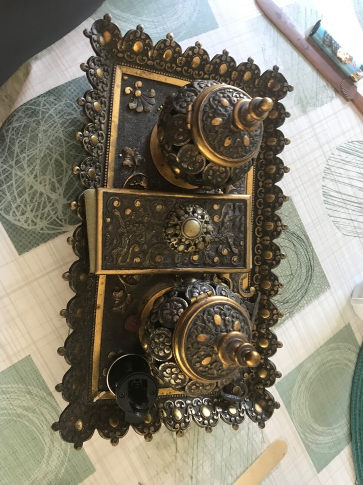 encrier ancien en bronze