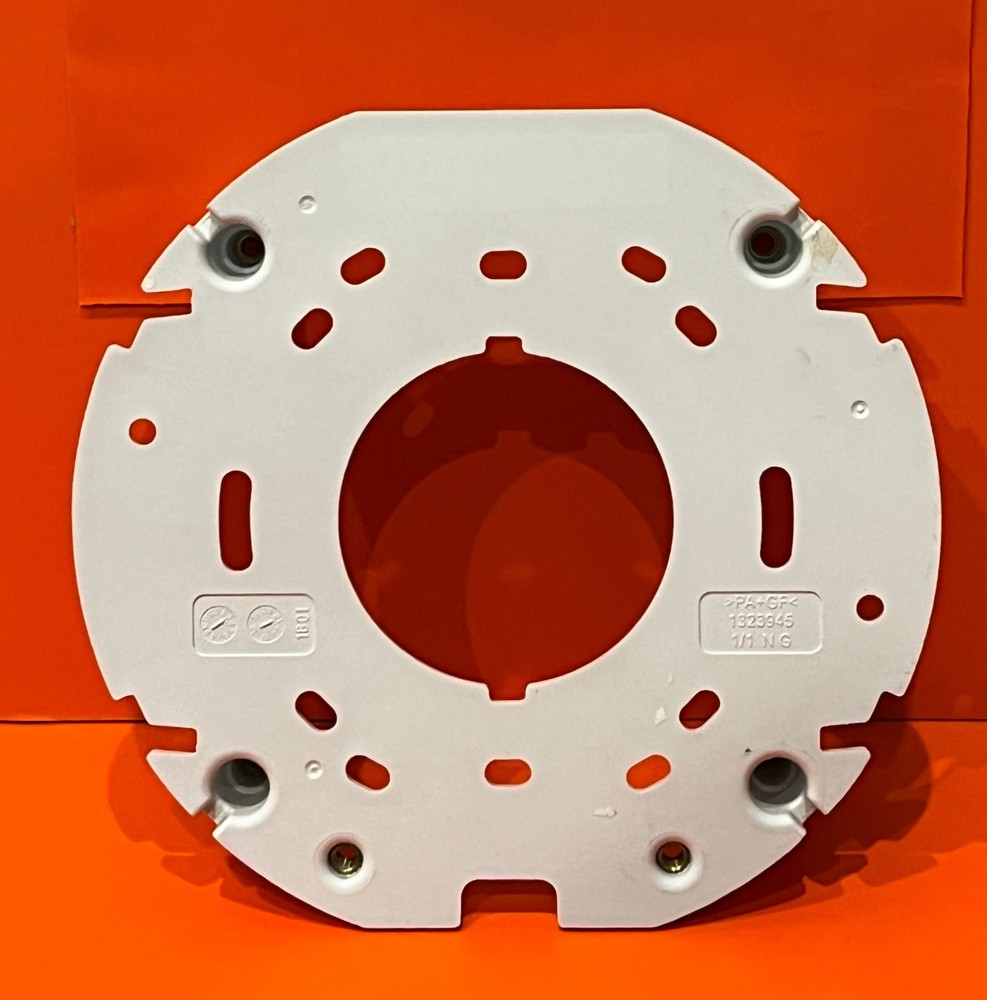 AXIS Mounting Bracket for M32 and P32 Network Dome Security Cameras | TP3001