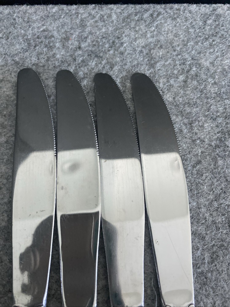 4 TOWLE/SUPREME CUTLERY STAINLESS FLATWARE, "PIERRE" PATTERN, DINNER KNIVES
