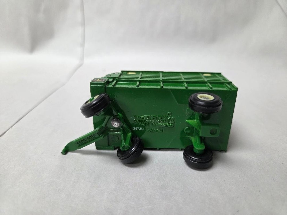 Ertl 1/64 John Deere Forage Trailer