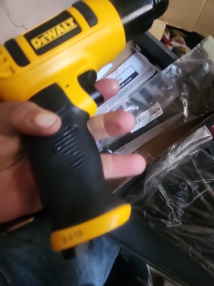DEWALT DWMT70785 Pnuematic Air Chisel Hammer