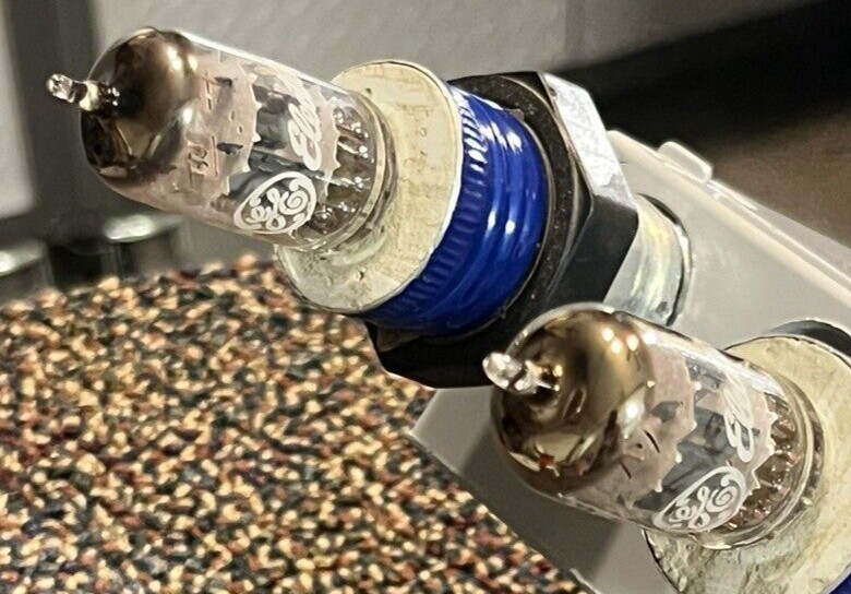 (1 PAIR) 12AU7A/ECC82 GE USA, TOP O, GREY. TESTED STRONG. EXCELLENT TUBES.