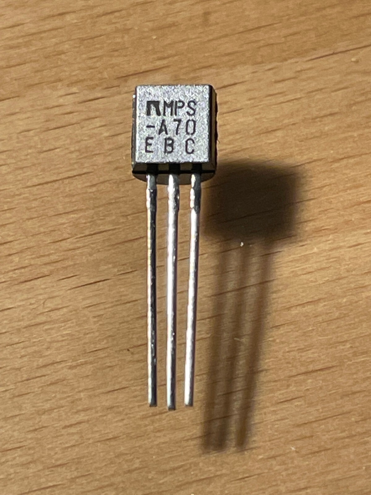 MPS A70 - PNP - COMPLEMENTARY SILICON AF SMALL SIGNAL TRANSISTORS.