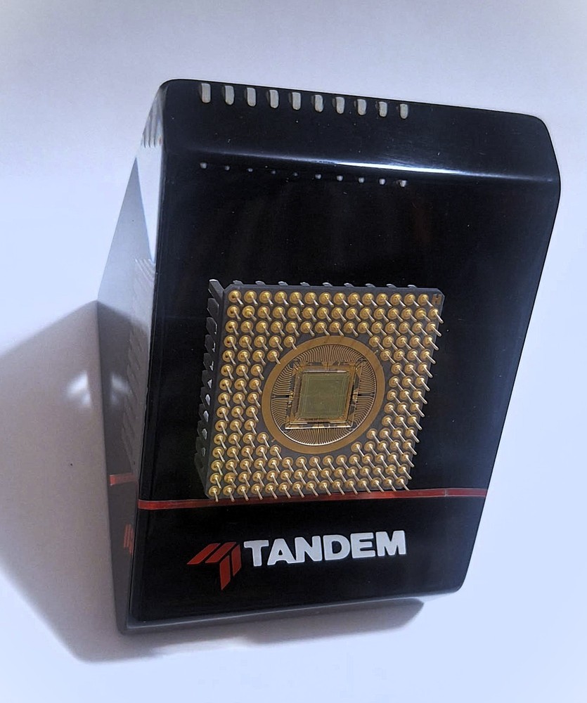 Tandem Computers MIPS RISC CPU Processor Lucite Paperweight (1991)