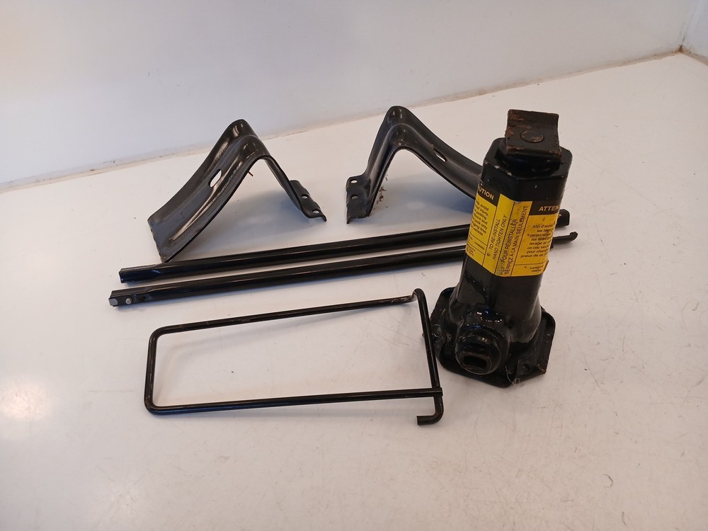 02-09 GMC Envoy Trailblazer Jack Assembly OEM