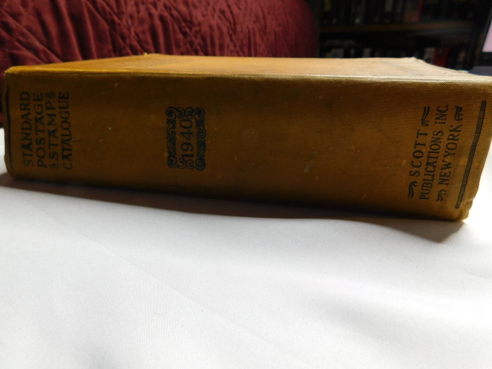 (2) Scott Stamp Catalogues - 1940 Standard Postage & 1976 U.S. Stamp Specialized